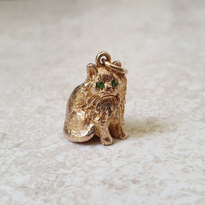 Sitting Cat Pendant in 9ct Gold