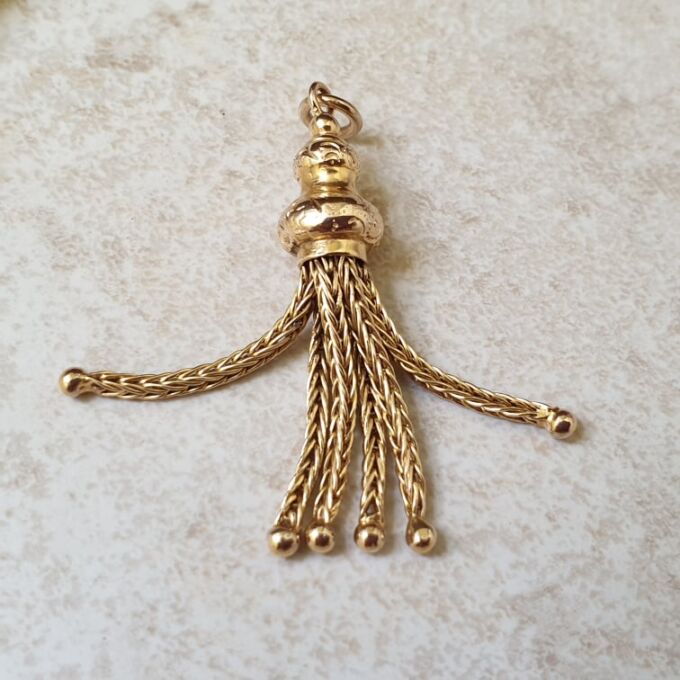 Reserved – Single Ornate Tassel in 9ct Gold