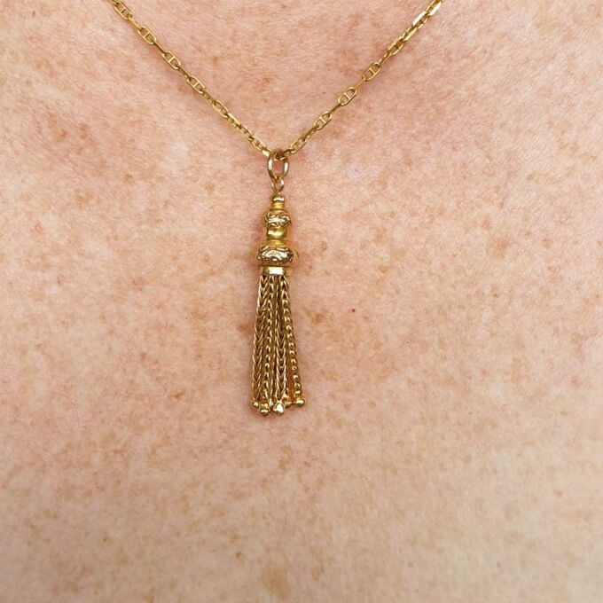 Reserved – Single Ornate Tassel in 9ct Gold