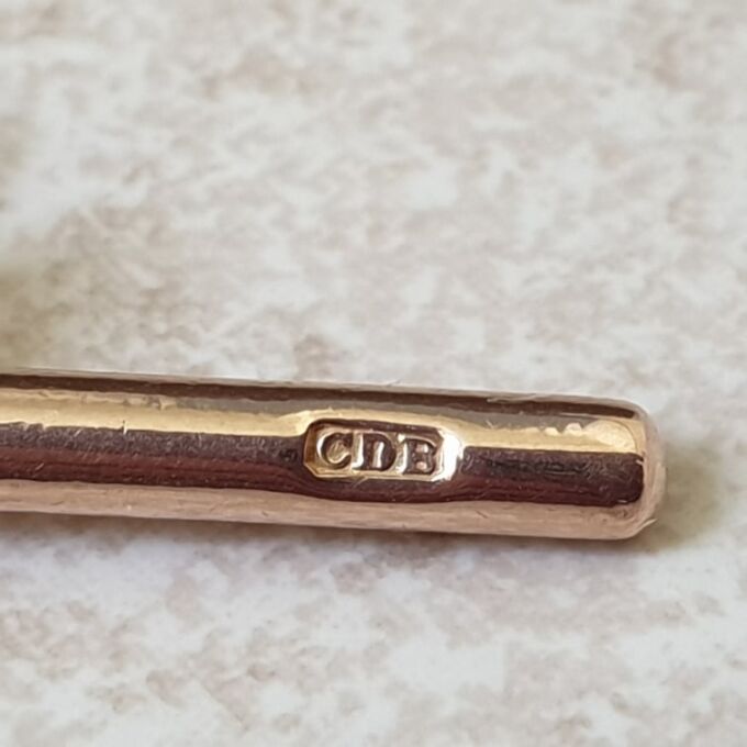 Old T Bar in 9ct Gold