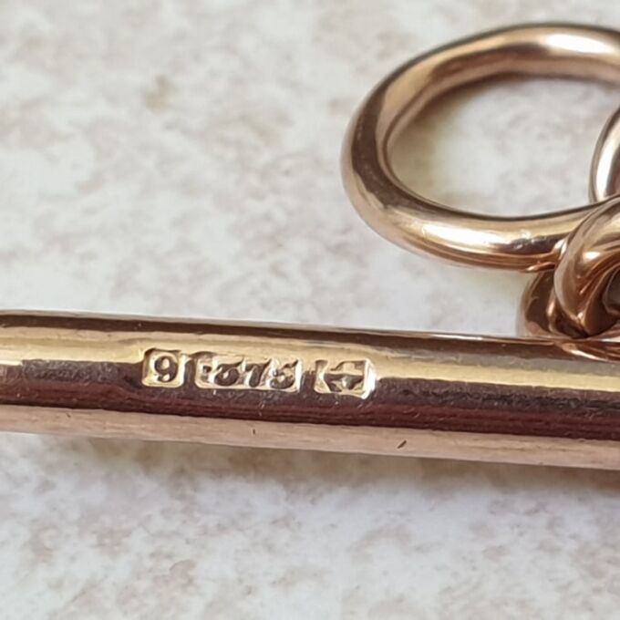 Old T Bar in 9ct Gold