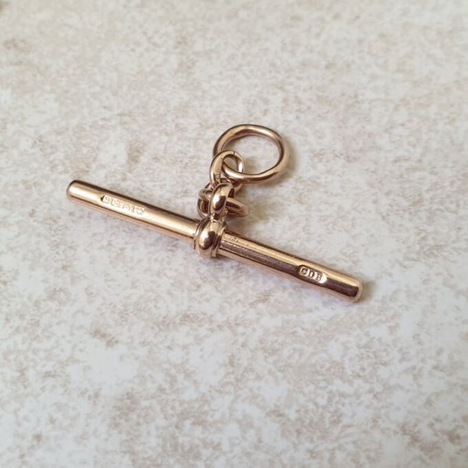 Old T Bar in 9ct Gold