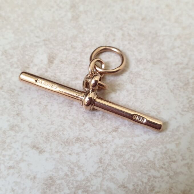 Old T Bar in 9ct Gold