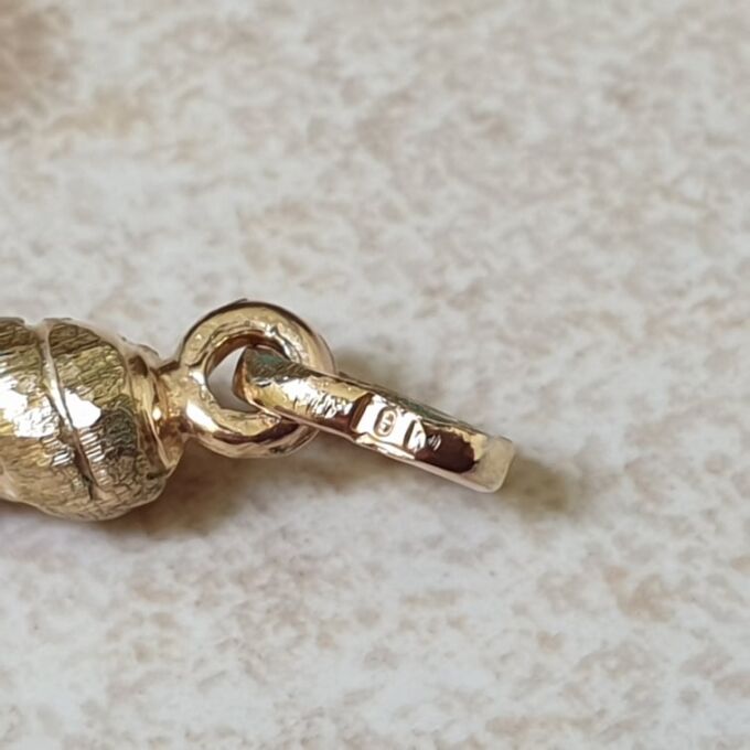 Small Twisted Cornicello Horn Pendant in 9ct Gold