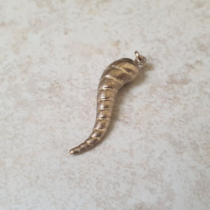 Twisted Cornicello Horn pendant in 9ct Gold