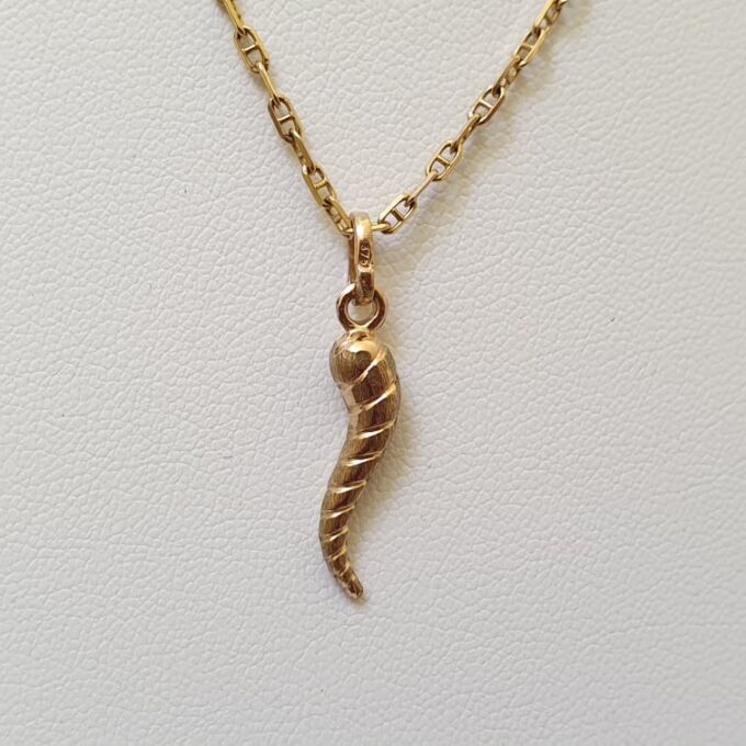 Small Twisted Cornicello Horn Pendant in 9ct Gold