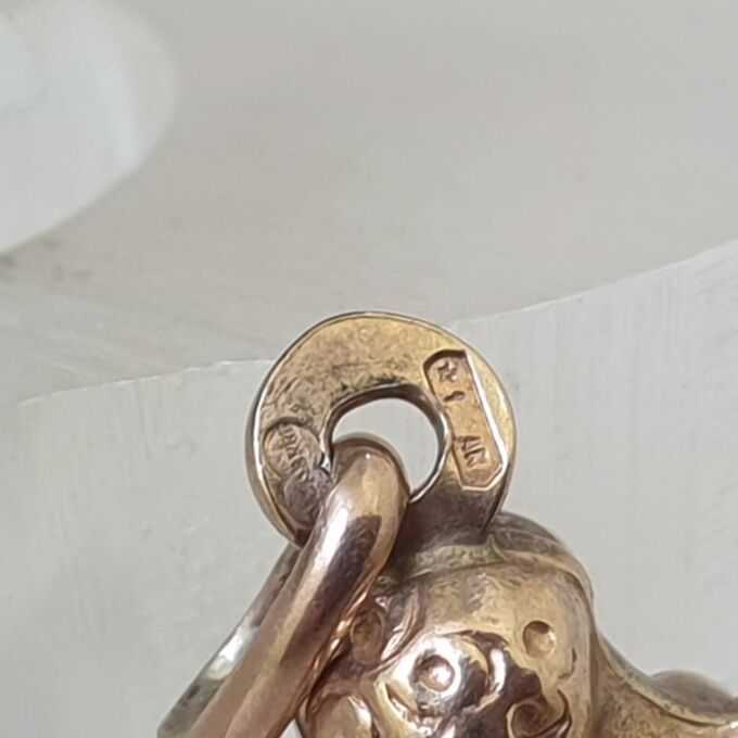 Cute Sitting Dog Pendant in 9ct Gold