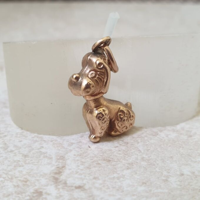 Cute Sitting Dog Pendant in 9ct Gold