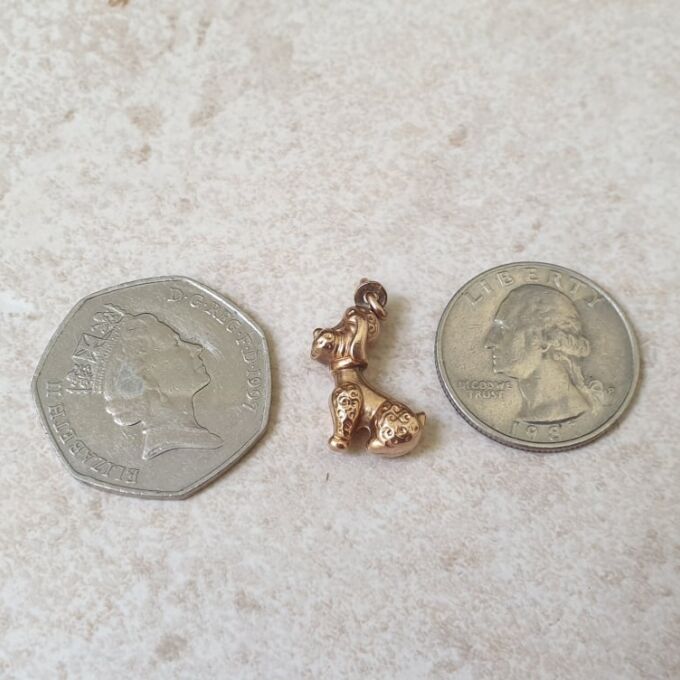 Cute Sitting Dog Pendant in 9ct Gold
