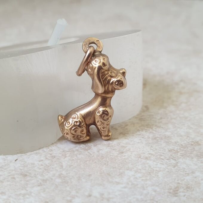 Cute Sitting Dog Pendant in 9ct Gold