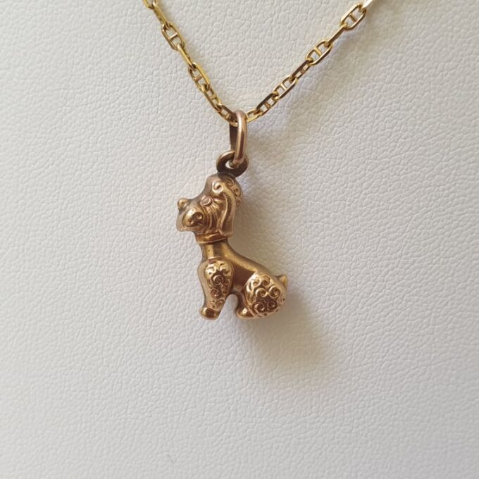 Cute Sitting Dog Pendant in 9ct Gold