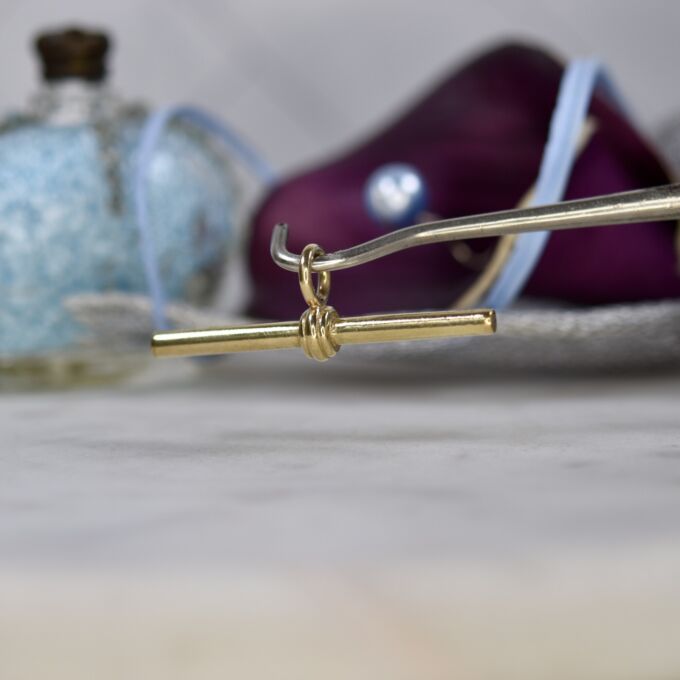 Plain Fixed T or Albert Bar in 9ct Gold