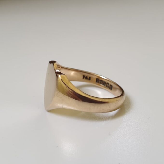 Plain Shield Signet Ring in 9ct Gold