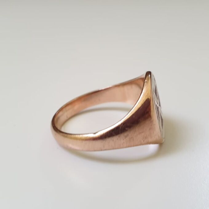 Maltese Cross Signet Ring in 9ct Gold