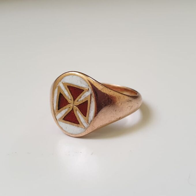 Maltese Cross Signet Ring in 9ct Gold