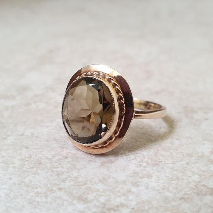 Smoky Quartz Ring in 9ct Gold