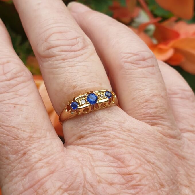 Antique Five Stone Ring in 18ct Gold
