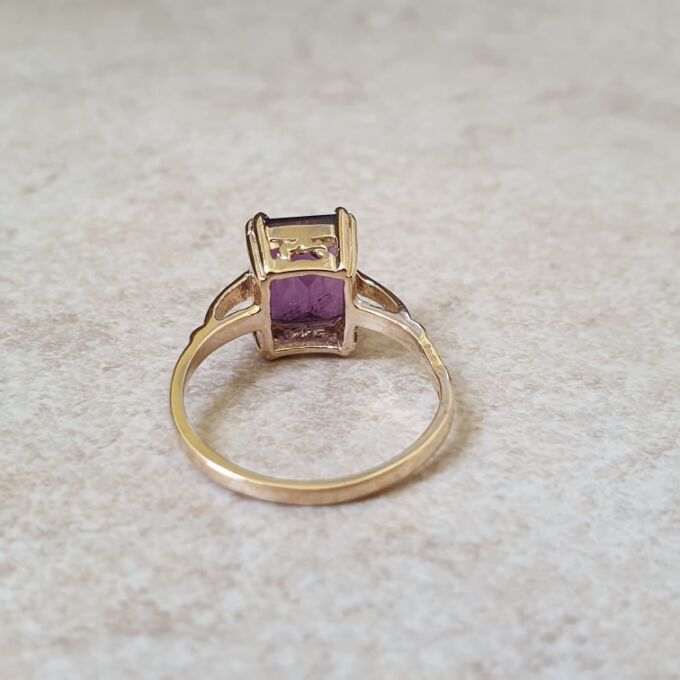 Amethyst Solitaire Ring in 9ct Gold