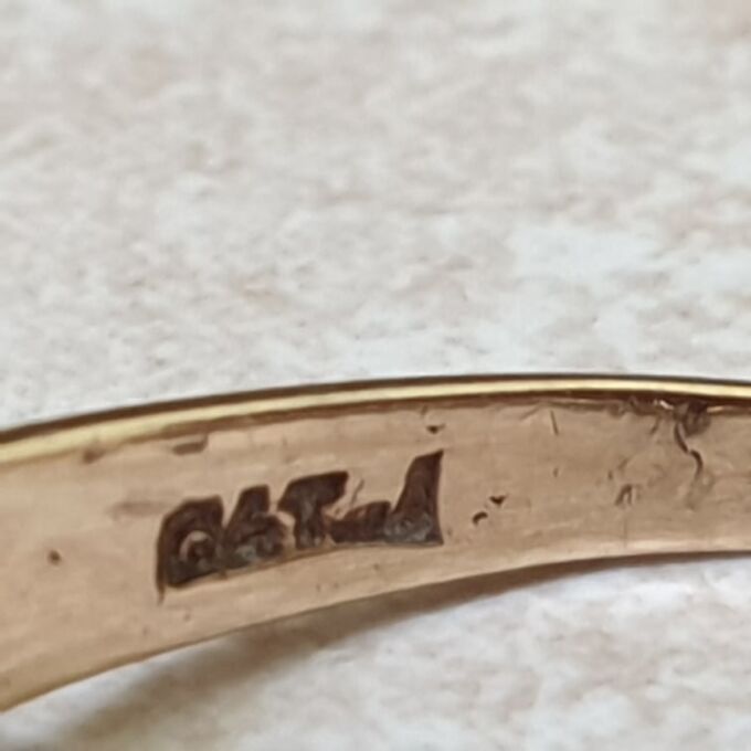 Quartz Ring in 9ct Gold