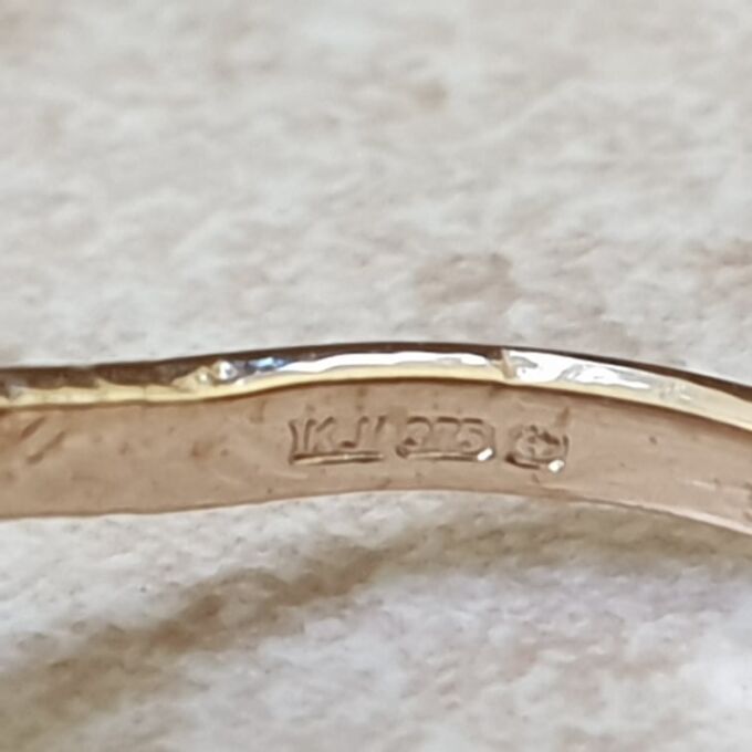 Amethyst Solitaire Ring in 9ct Gold