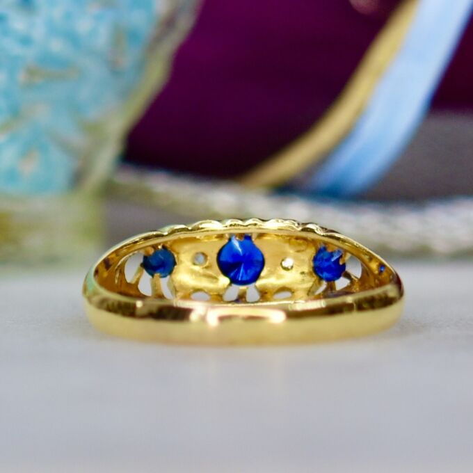 Antique Five Stone Ring in 18ct Gold