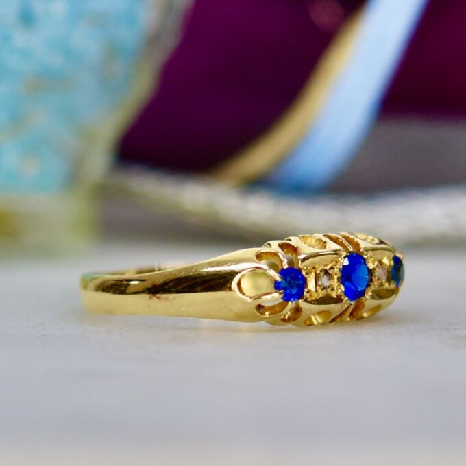 Antique Five Stone Ring in 18ct Gold