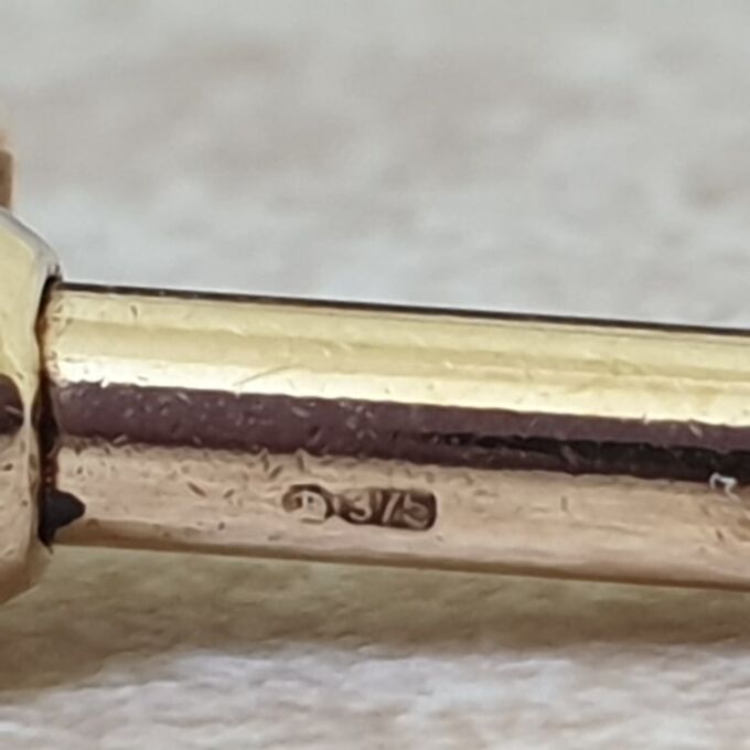 Plain T or Albert Bar in 9ct Yellow Gold
