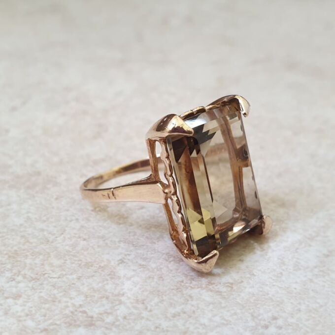 Solitaire Quartz Ring in 9ct Gold
