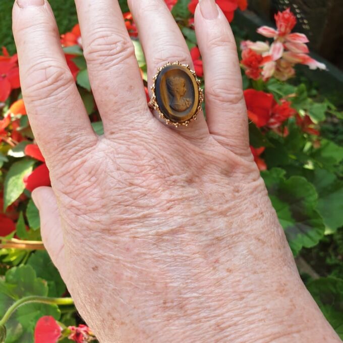 Tigers Eye Cameo Ring in 9ct Gold