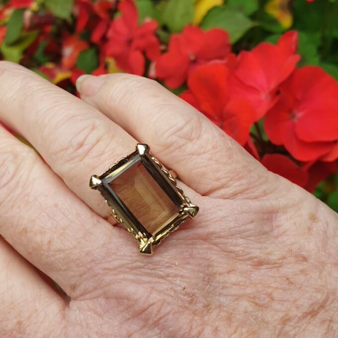 Solitaire Quartz Ring in 9ct Gold