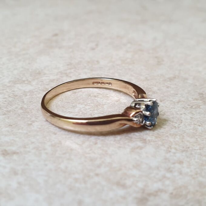 Cornflower Blue Sapphire & Diamond Ring in 9ct Gold