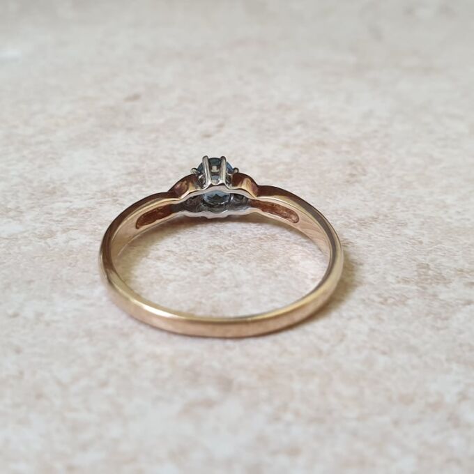 Cornflower Blue Sapphire & Diamond Ring in 9ct Gold