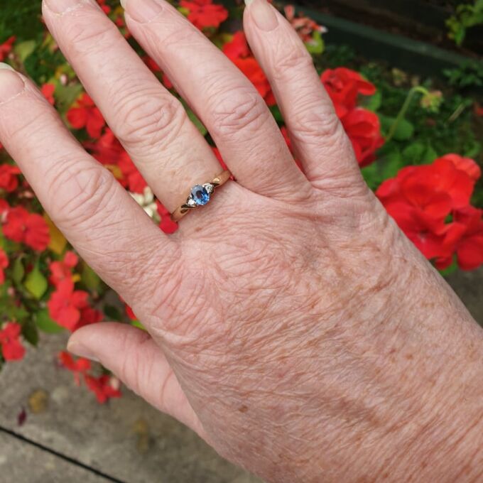 Cornflower Blue Sapphire & Diamond Ring in 9ct Gold