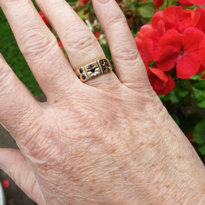 Seven stone Sapphire Ring in 9ct Gold