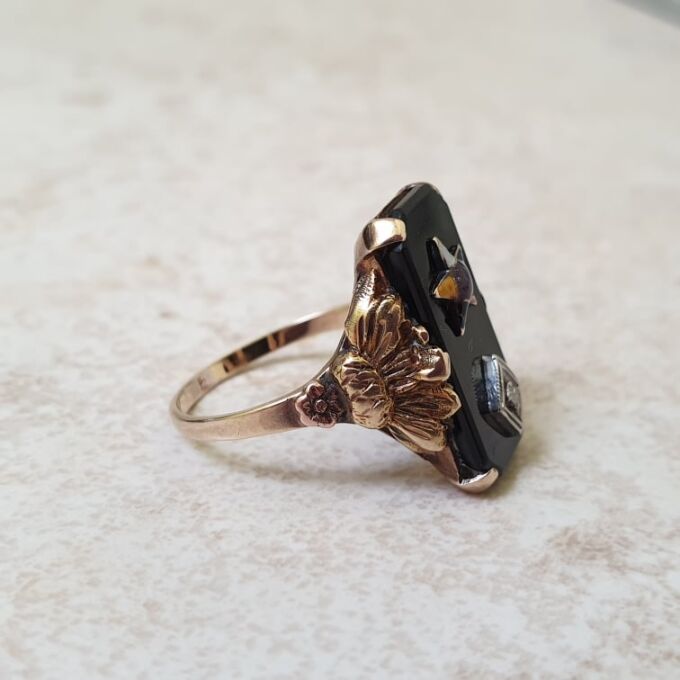 Ornate Onyx Ring in 10K Gold