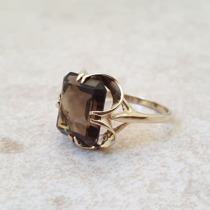 Smoky Quartz Ring in 9ct Gold