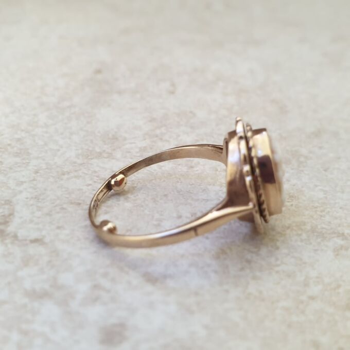 Cameo Ring in 9ct Gold