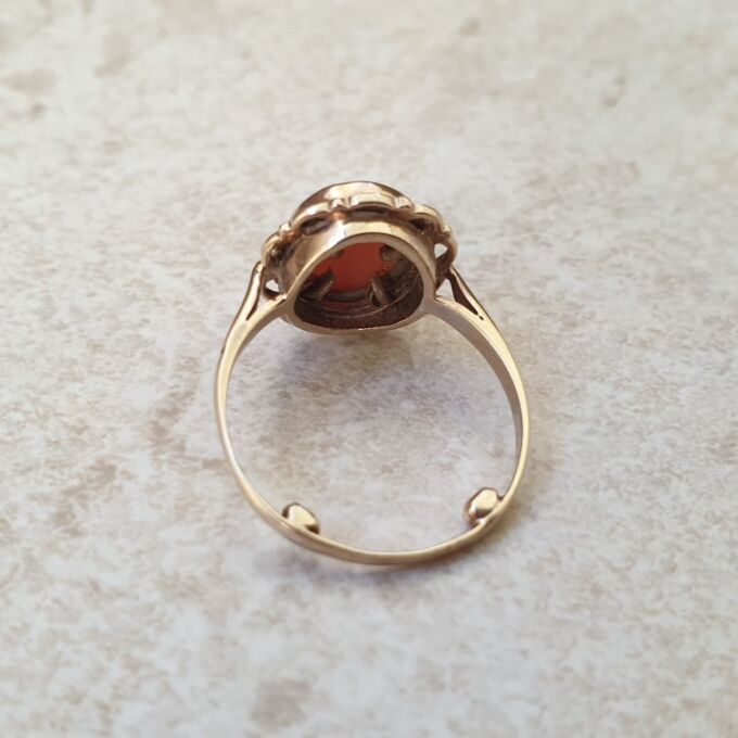 Cameo Ring in 9ct Gold