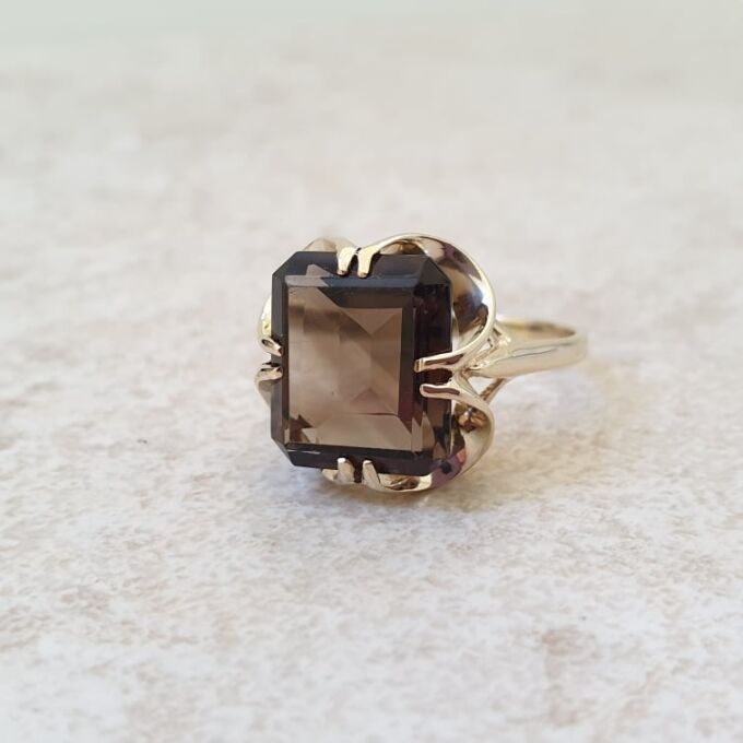 Smoky Quartz Ring in 9ct Gold