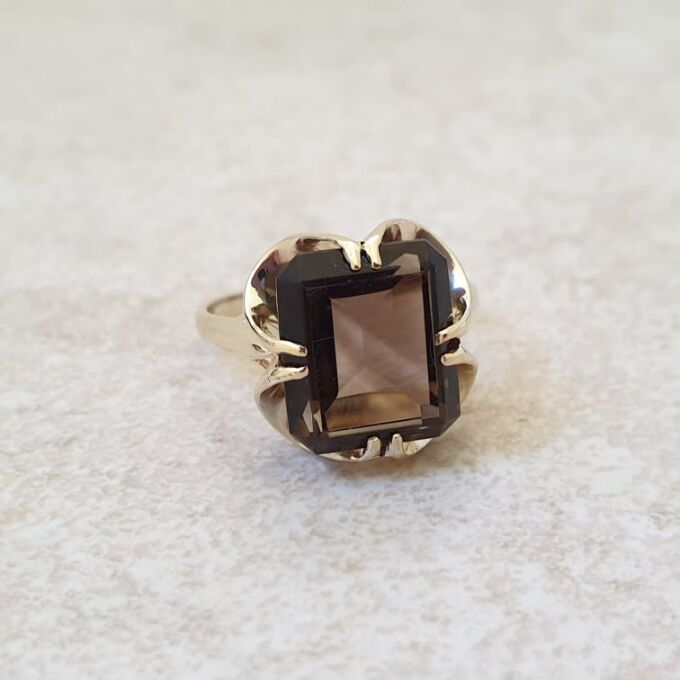 Smoky Quartz Ring in 9ct Gold