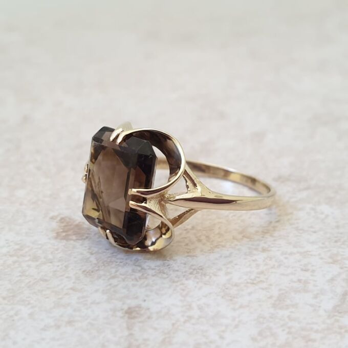 Smoky Quartz Ring in 9ct Gold