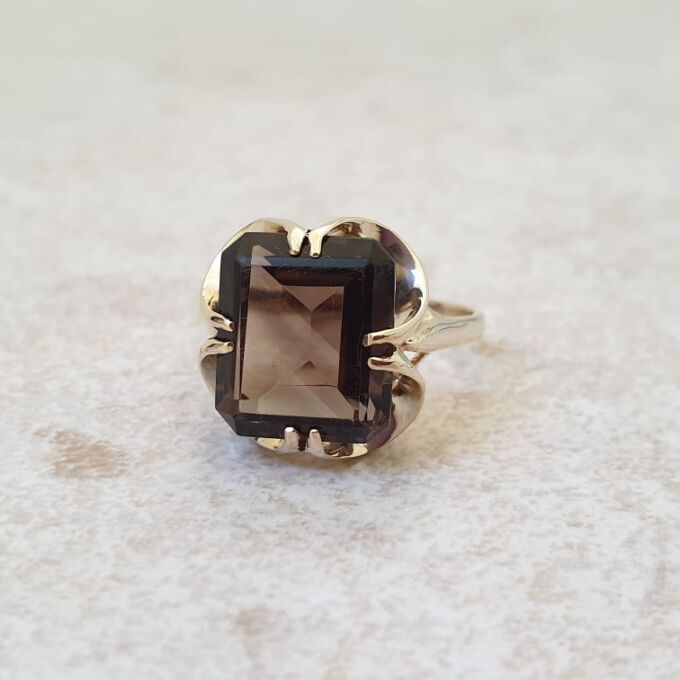 Smoky Quartz Ring in 9ct Gold
