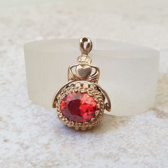 Claddagh Spinning Fob in 9ct Gold