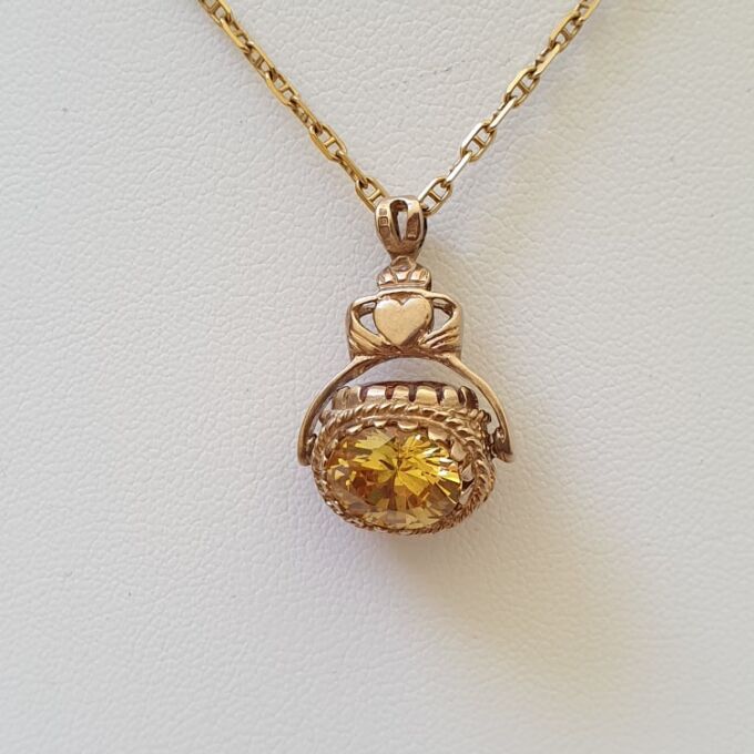 Claddagh Spinning Fob in 9ct Gold