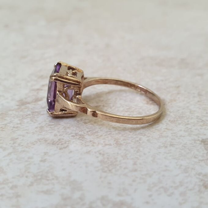 Amethyst Solitaire Ring in 9ct Gold