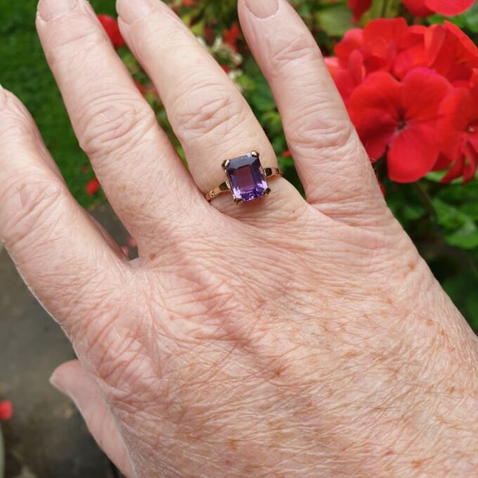 Amethyst Solitaire Ring in 9ct Gold