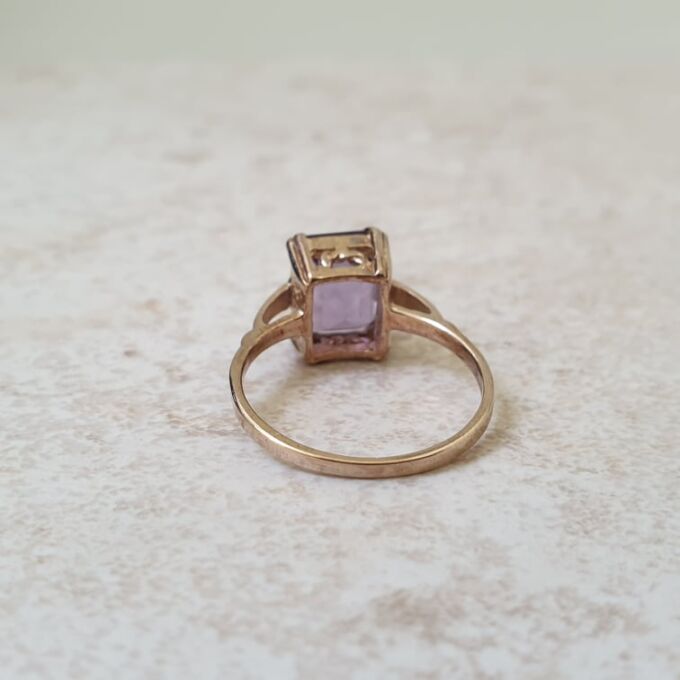 Amethyst Solitaire Ring in 9ct Gold