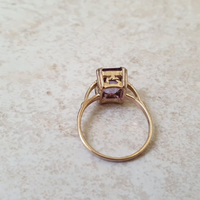 Amethyst Solitaire Ring in 9ct Gold