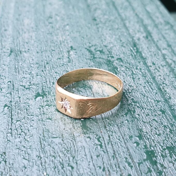 Star Set Diamond Signet Ring in 18ct Gold