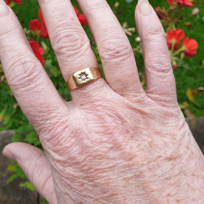 Star Set Diamond Signet Ring in 18ct Gold